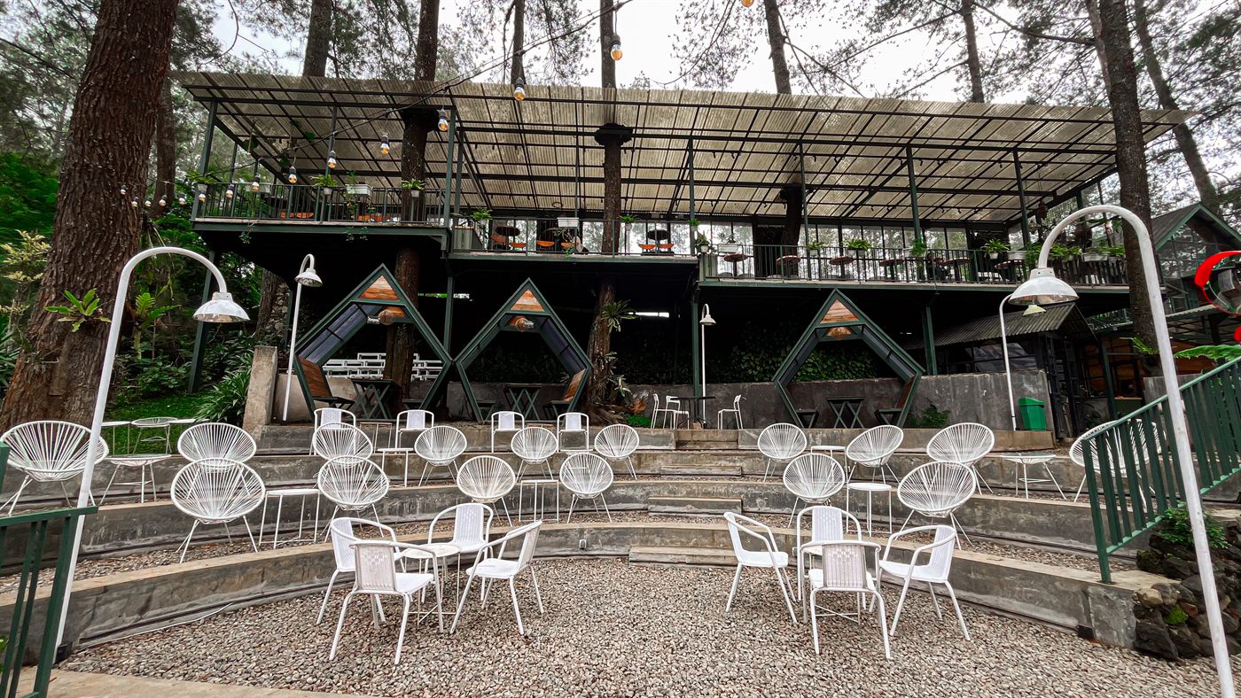 Amphitheater Alam Pinus