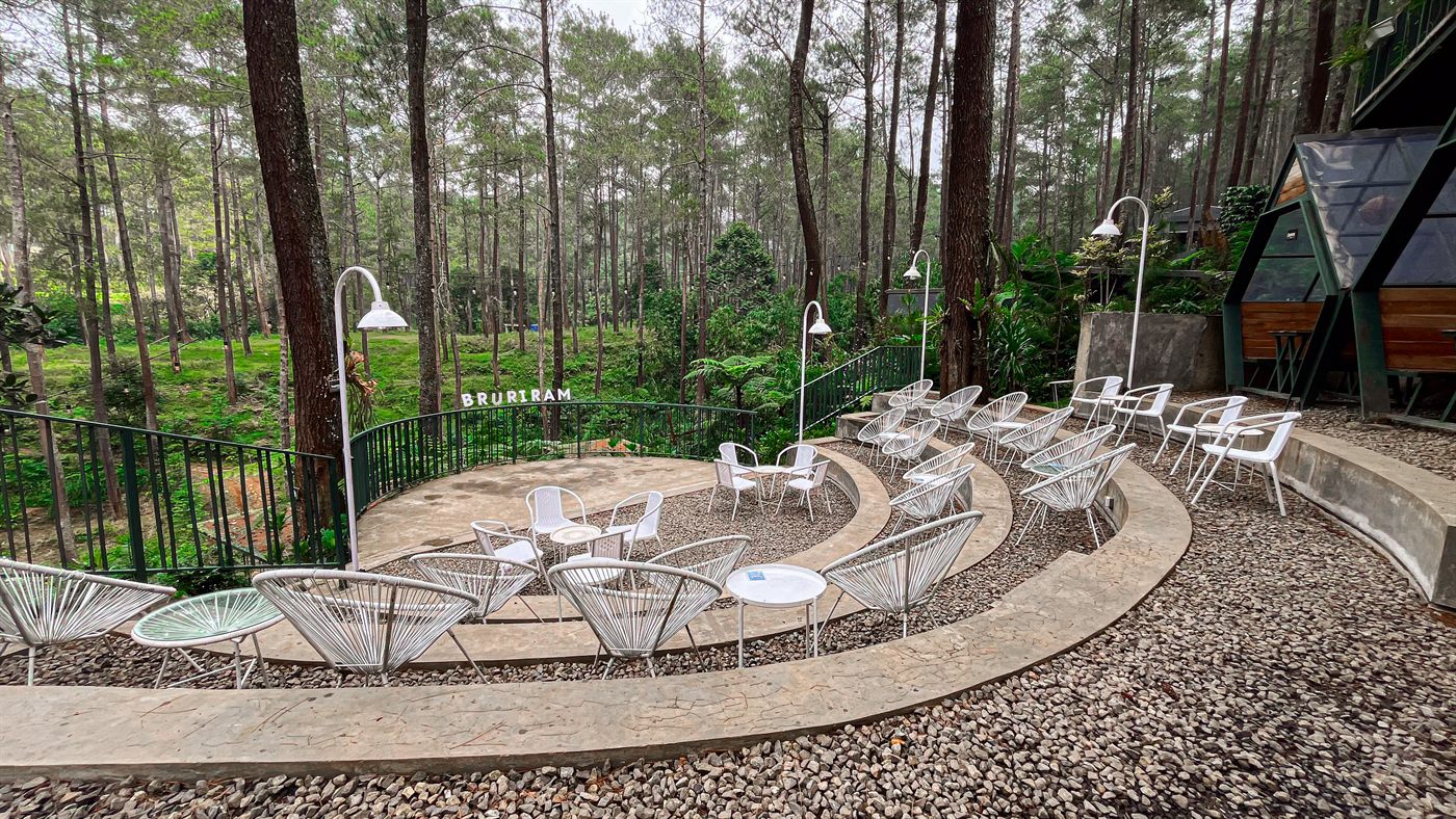 Amphitheater Lembah Pinus Bruriram Cikole
