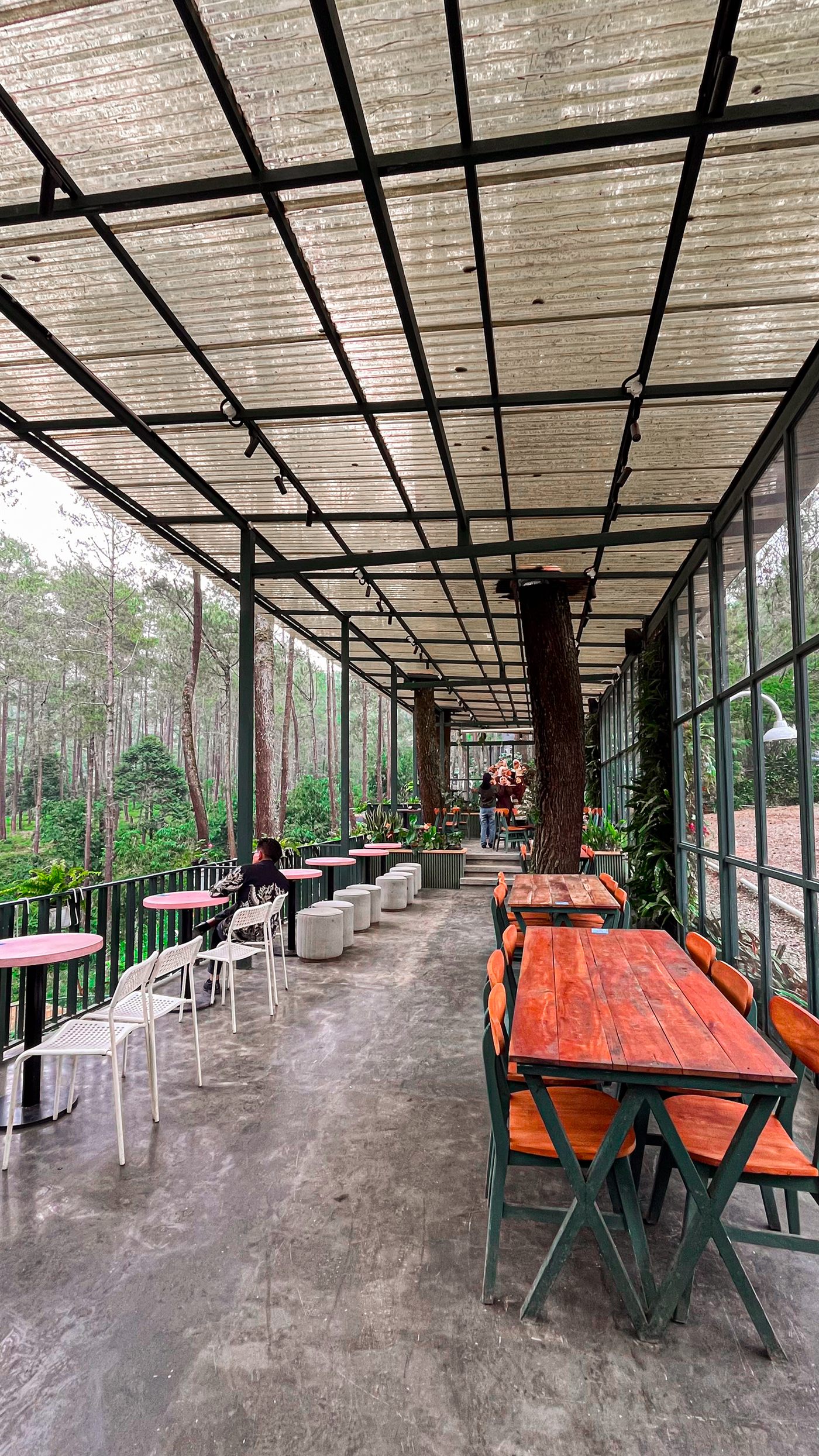 Ruang Daisy Glasshouse Estetik