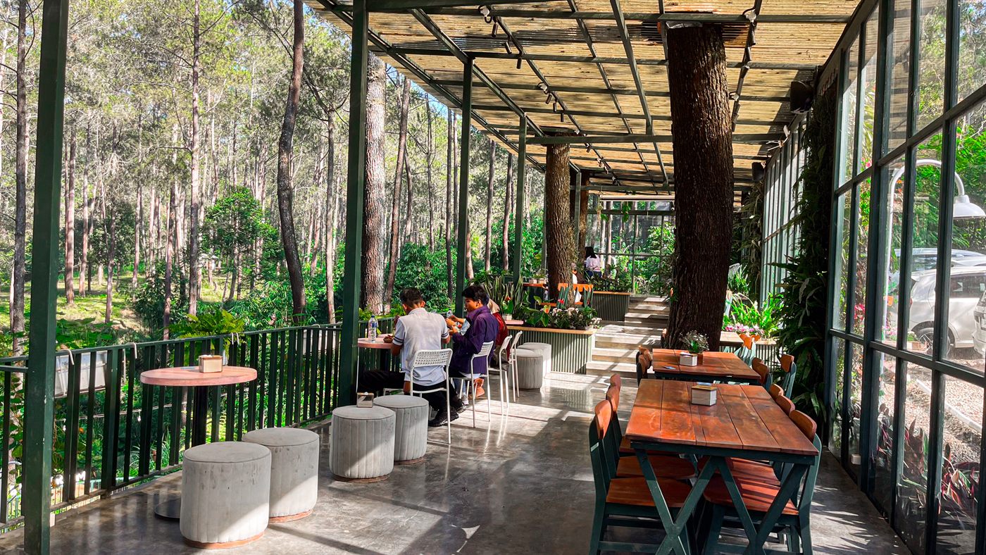 Suasana Dining Glasshouse Cafe Bruriram