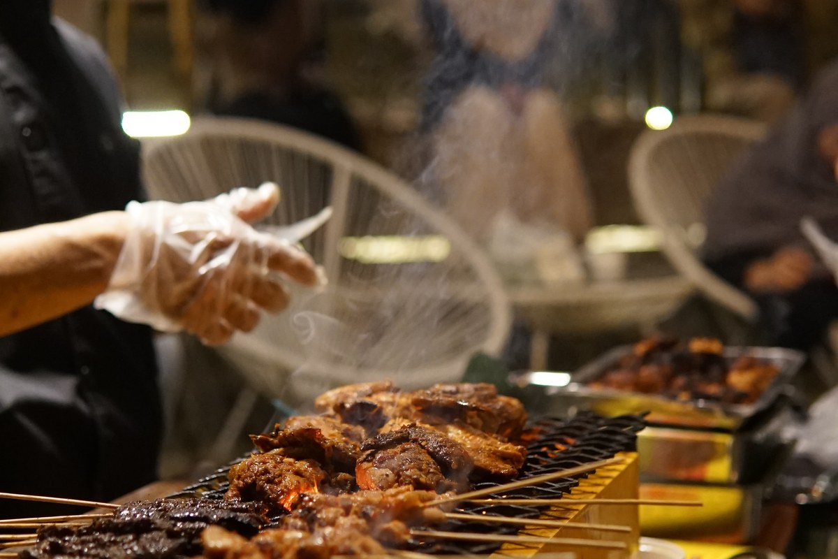 Live Barbeque & Kehangatan Malam Hutan