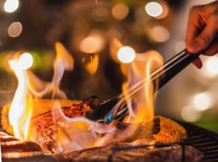 Kehangatan Nyala Api Unggun & Sunset BBQ